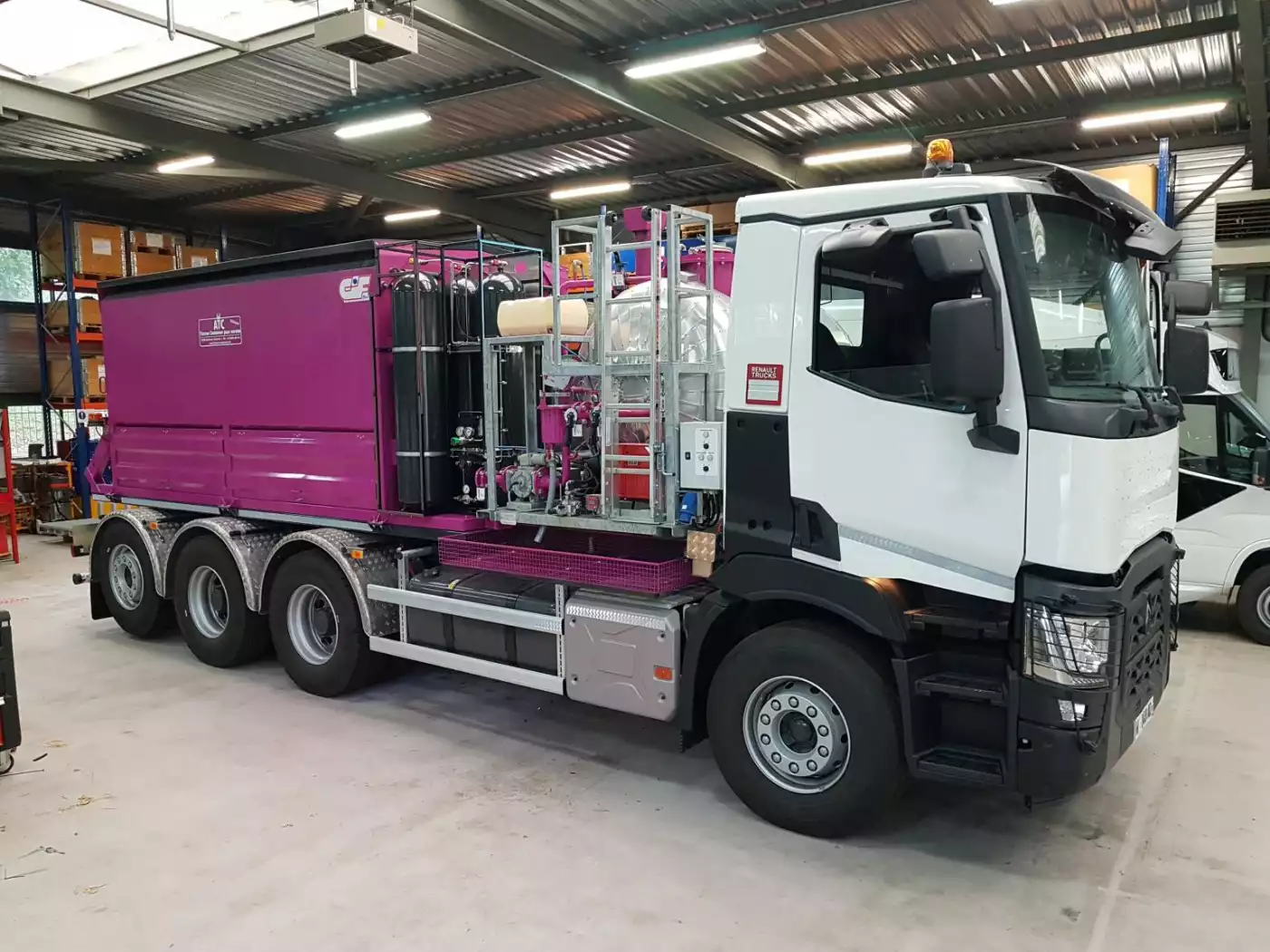 CRMT shows ingenuity by transforming the burner supply of an asphalt truck from propane to CNG.