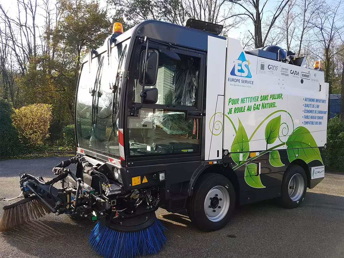 CleaNGo : the first CNG-powered backhoe sweeper